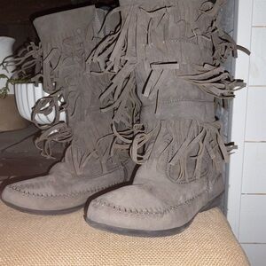 Fringe Suede Boots - Gray